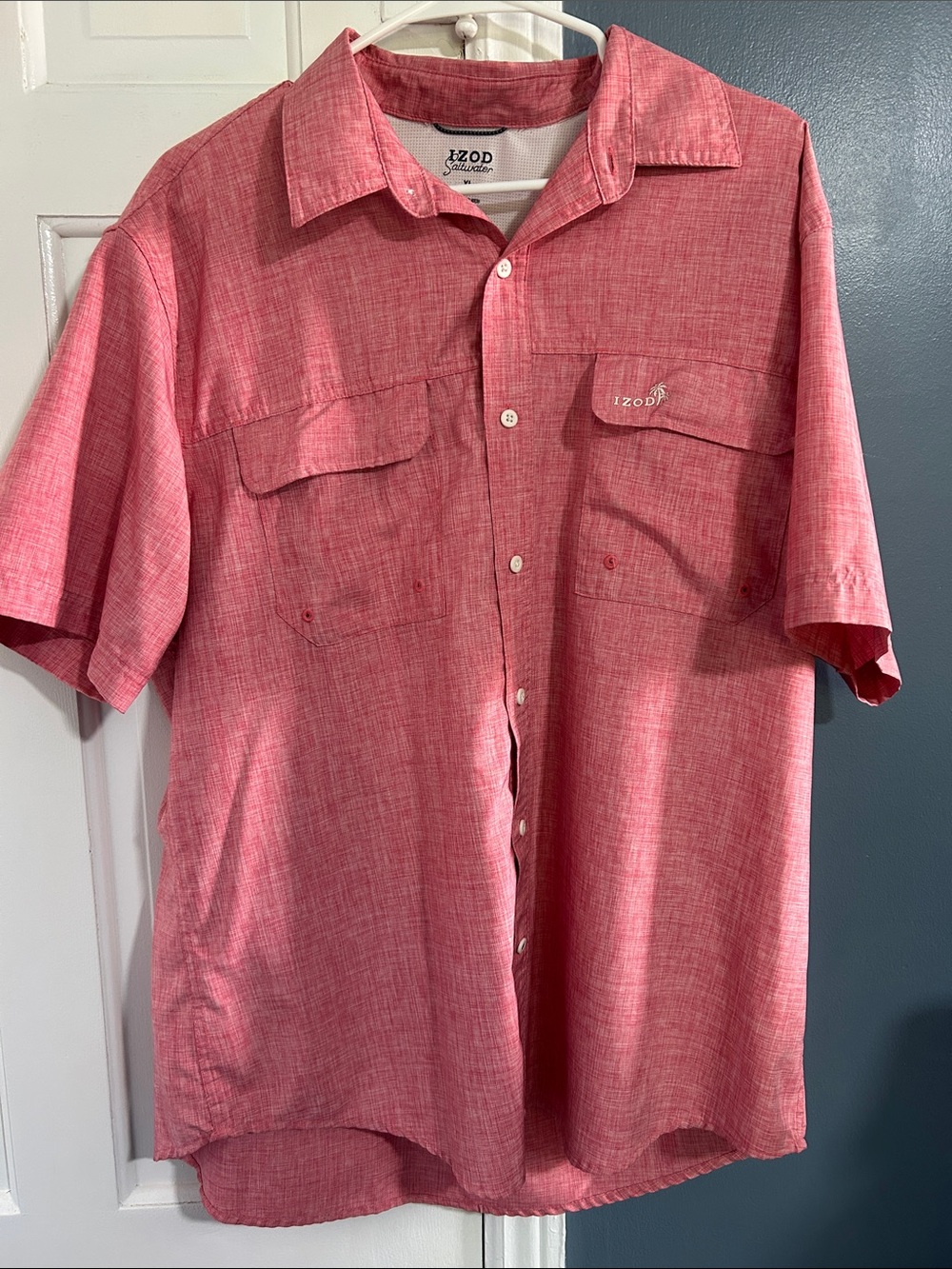 Izod Men’s Coral Heather Short-Sleeve Button-Down Shirt